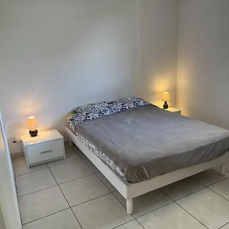 T3 Lumineux Avec Grande Terrasse, Clim, Parking Gratuit Et Wi-fi - 5 Personnes - Fr-1-770-6 La Ciotat